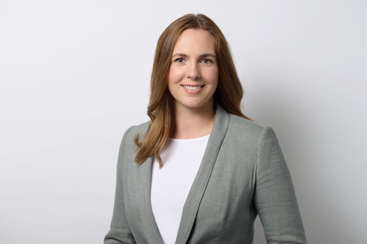 Frau Annika Cetindag